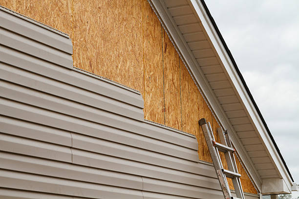 Professional Siding Installation technician working in Belmont, VA
